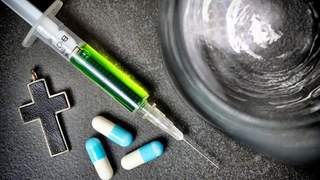 Aspectos médicos, éticos, sociales y religiosos se mezclan en la controversia sobre la eutanasia.