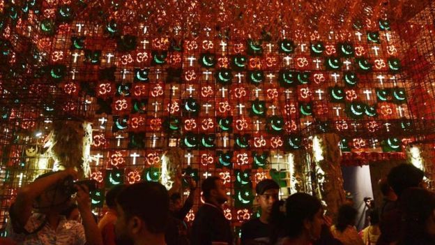 दुर्गा पूजा पंडाल बेलियाघाट (कोलकाता ), फोटो सोर्स: गूगल