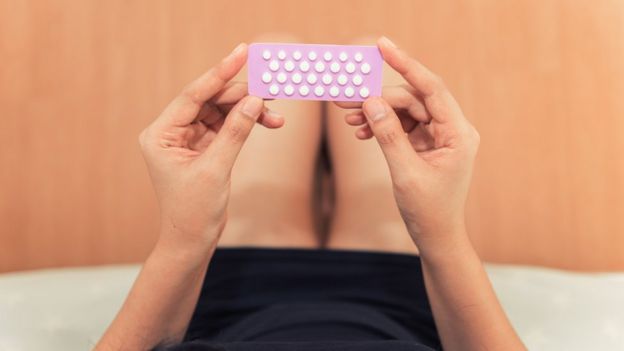 Algunas pastillas anticonceptivas pueden causar dolores de cabeza como efecto secundario. Foto: GETTY IMAGES