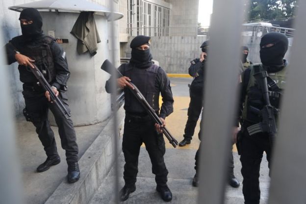 Agentes del SEBIN.
