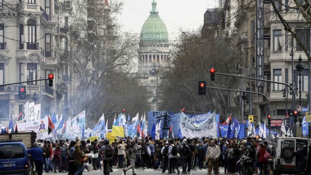 Protesto contra as medidas de austeridade do governo Macri, em 12 de setembro