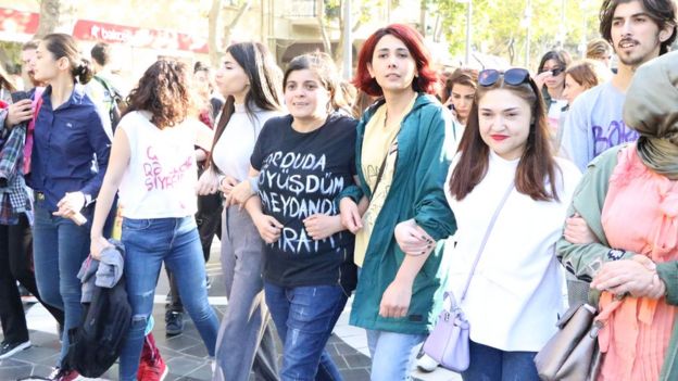 Qadın hüquqlarının müdafiəçiləri şəhərin mərkəzində keçirilən