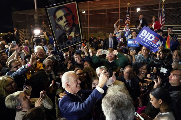 Biden poses with crowd selfies