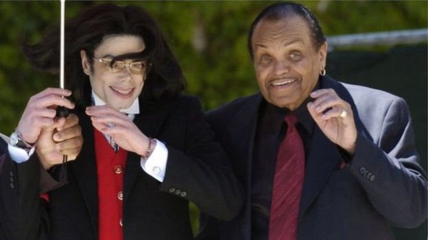 மைக்கெல் ஜாக்சன் தந்தை காலமானார்