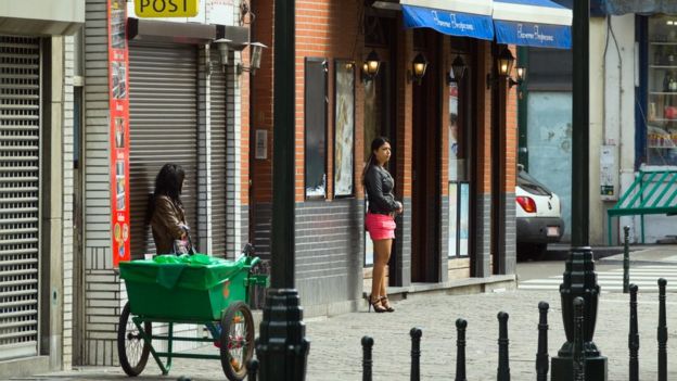 Mulheres em 'bairro do sexo' de Bruxelas