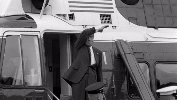 Nixon waves from helicopter after resigning