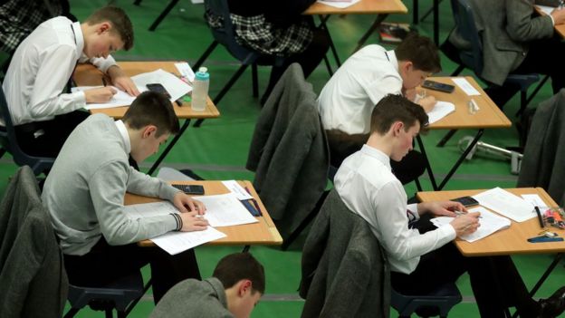 جامعة كيمبريدج تدرس إلغاء الكتابة بخط اليد في الامتحانات _97732537_041560326-2