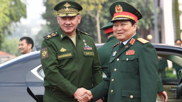 Bộ trưởng quốc phòng Nga Sergey Shoygu gặp Bộ trưởng quốc phòng Việt Nam Ngô Xuân Lịch tại Hà Nội tháng Giêng 2018