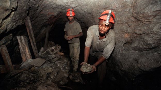 Trabalhadores na mina de Mererani