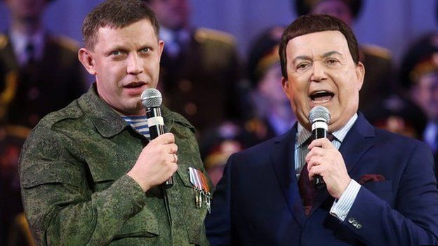 Iosif Kobzon (right) with separatist leader Alexander Zakharchenko, Oct 2014 - file pic