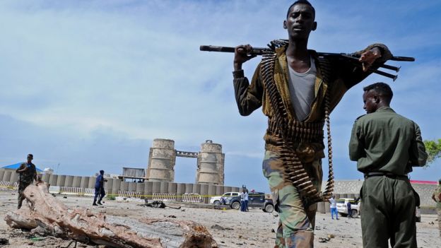Afrika Birliği askerleri, Eş Şebab militanlarıyla şiddetli çatışmalara giriyor.