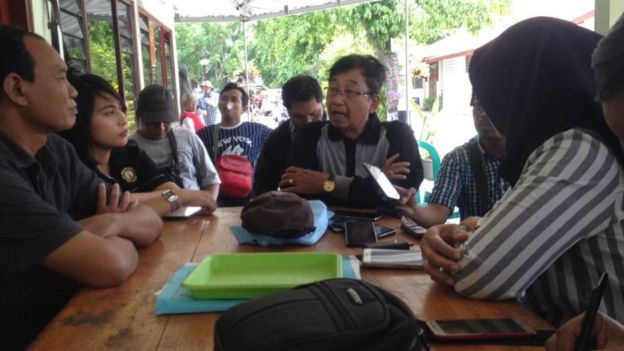 Agustinus Sunarto, pengurus Gereja Santo Paulus Pringgolayan, Bantul, terpaksa mengatur pelaksanaan doa bagi arwah Slamet, di gereja dan bukan di rumah mendiang.