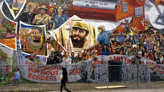 Imagen de Fidel Castro en un muro de Nueva York, entre otros murales