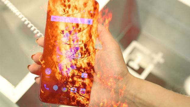 இந்து தமிழ்: 'செல்போன் வாங்கி தராததால் தீக்குளித்த கல்லூரி மாணவி'