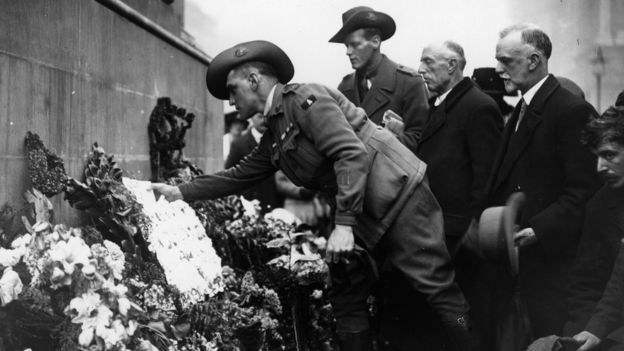 An Australian soldier lays a wreath at the Cenotaph in London on Anzac Day, circa 1920
