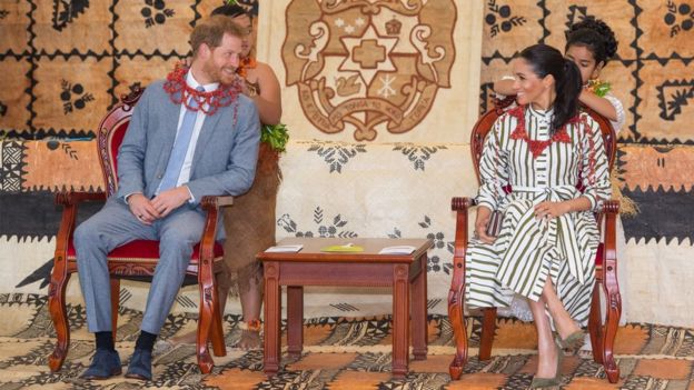 Prince Harry and Meghan at an exhibition of Tongan handicrafts