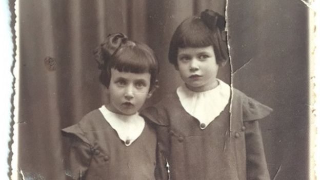 Neja e Ester, irmãs de Mónica