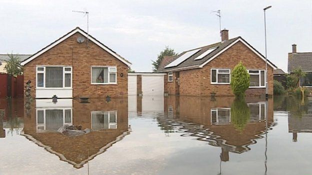 Flooded bungalows in Poplar Close, March