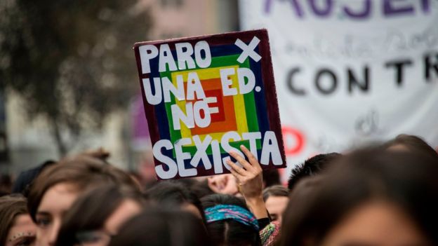 Cartel que dice "Paro por una educaciÃ³n no sexista".