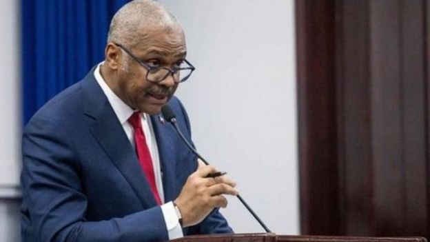 எரிபொருள் விலை ஏற்றம்: மக்கள் போராட்டத்தை அடுத்து பதவி விலகிய பிரதமர்