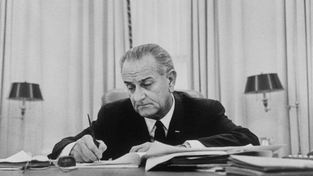 El presidente Lyndon B. Johnson.