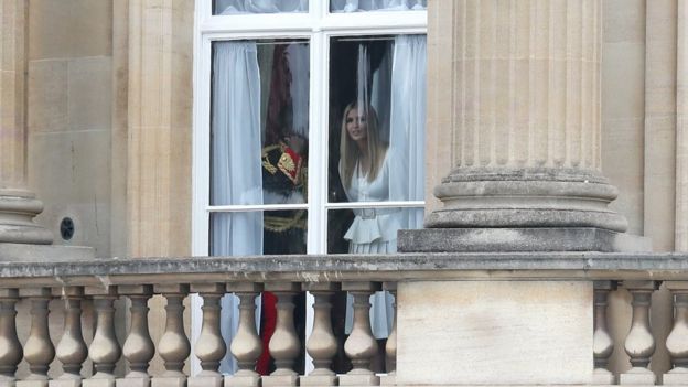 Ivanka Trump looks out of the window at Buckingham Palace