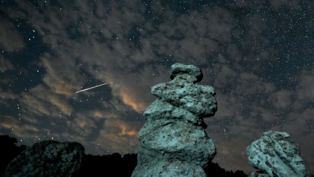 Perseid Meteor Shower Lights Up Skies - BBC News