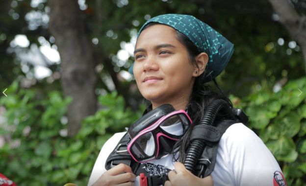 Tenia memulai program membersihkan laut di Pulau Seribu.
