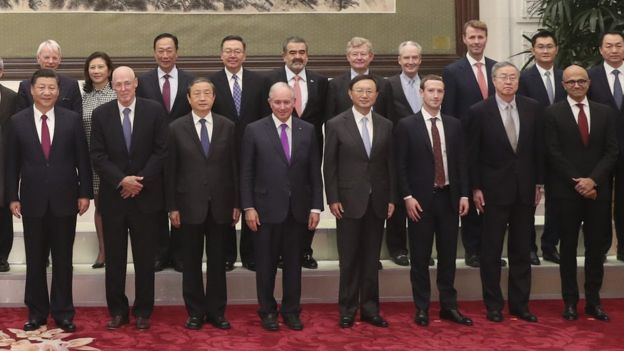 Picture of Chinese President Xi Jinping posing with Chinese entrepreneurs and heads of US tech giants Facebook and Microsoft