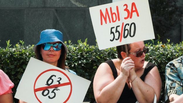 Mujeres en Rusia protestando contra la reforma de pensiones.