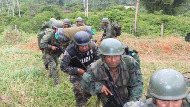 Militares en la frontera entre Ecuador y Colombia