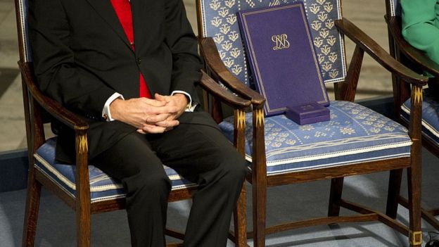 Trong lễ trao giải Nobel tại Oslo hôm 10/12/2010, ông Lưu Hiểu Ba được đại diện bằng một chiếc ghế trống