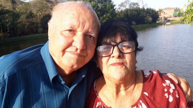 O aposentado Eli Borba, 80, que tem câncer na bexiga, e sua esposa Elci Cardoso Borba