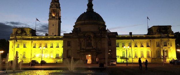 Cardiff City Hall turns yellow