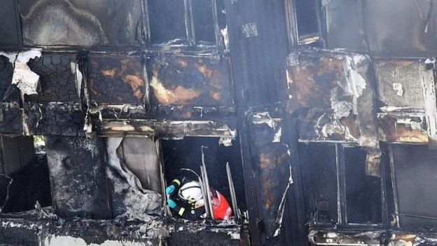 Un bombero en la torre