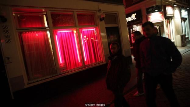 Rua no Distrito da Luz Vermelha em Amsterdã