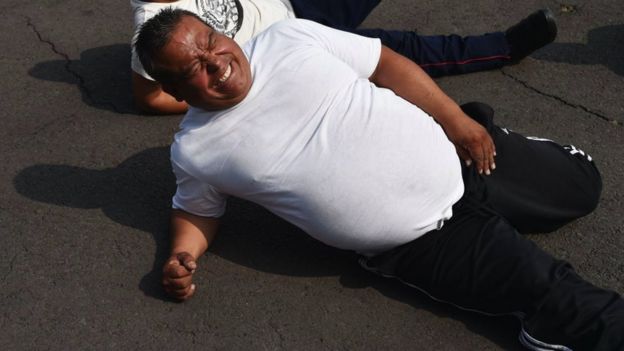 Policial obeso no México