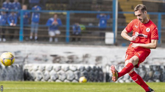 Neil Martynuik's penalty for Bonnyrigg Rose made it 4-0 on aggregate
