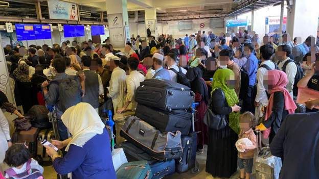 Crowds at Kabul airport