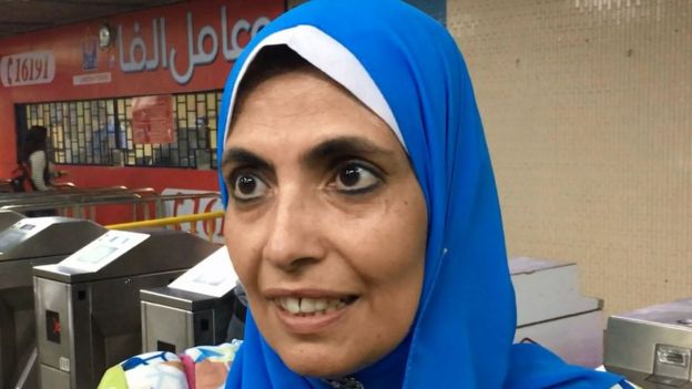 مترددةعلى كشك الفتوى في مصر