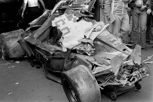 Así quedó el Ferrari de Lauda tras su accidente en Nurburgring en 1976.