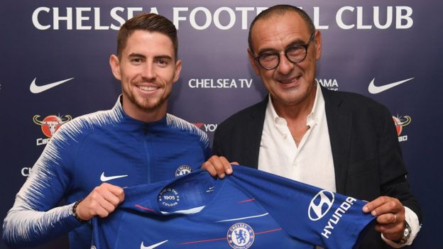 Jorginho wuxuu degdeg ula midoobay macallinkiisii hore ee Napoli, Maurizio Sarri