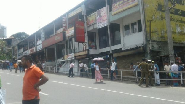 විරෝධතා ව්යාපාරය සමඟ බණ්ඩාරවෙල නගරයේ වසා දමන ලද වෙළෙඳසැල්
