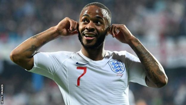 Mshambuliaji wa England Raheem Sterling, anasubiri kuona ikiwa meneja wa Manchester City Pep Guardiola ataboresha timu hiyo