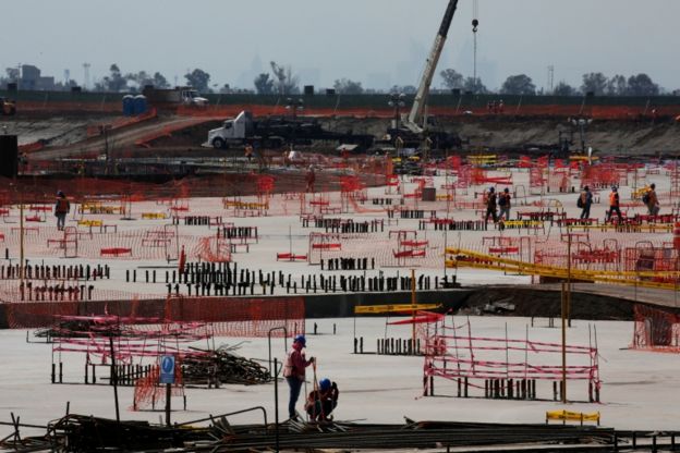Construcción del aeropuerto.