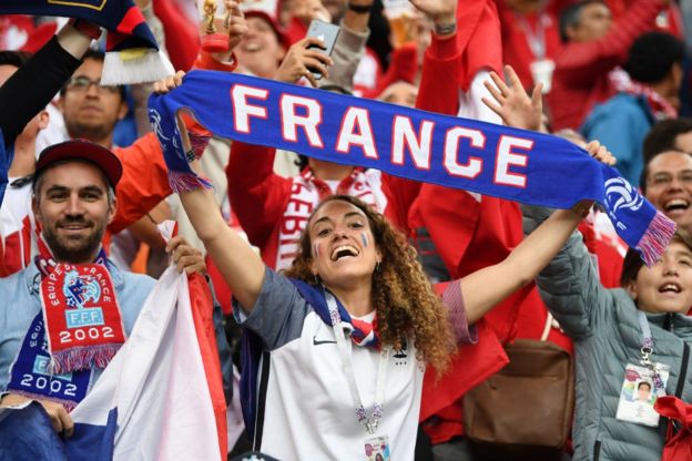 Los aficionados franceses confía en que su equipo logrará la victoria.