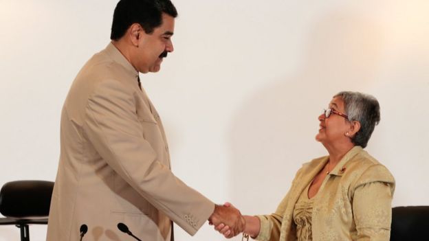 La presidenta del órgano electoral, Tibisay Lucena, dio el aval al decreto presentado por Maduro para convocar una Constituyente.