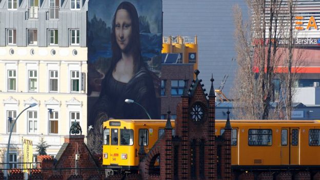 Mural reproduzindo 'Mona Lisa', de Leonardo da Vinci, em Berlim
