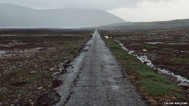 Seann Rathad aig Loch a' Ghlas-Chàrnaich
