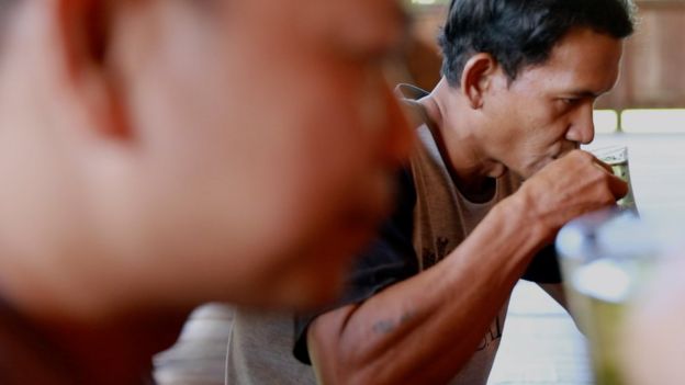 Kratom dipercaya memiliki efek membuat rileks tubuh dan menjadi obat inflamasi.